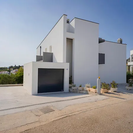 Modern, 2 Bedroom Hvar Town