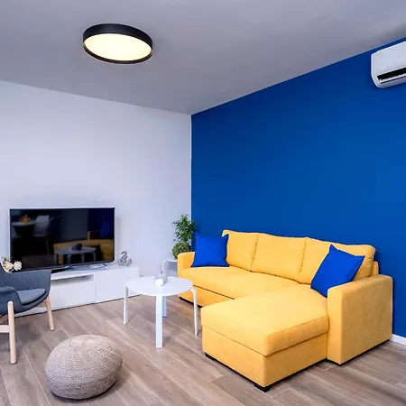 דירה Modern, 2 Bedroom חוואר