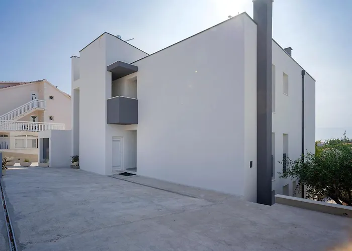 Modern, 2 Bedroom