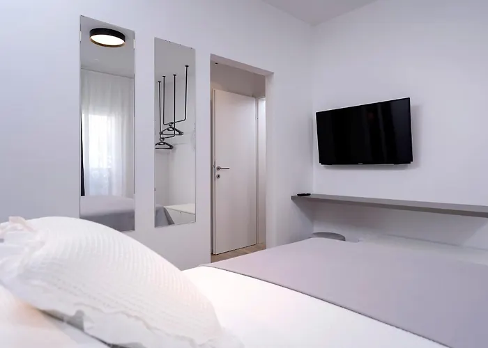 Апартаменты Modern, 2 Bedroom *